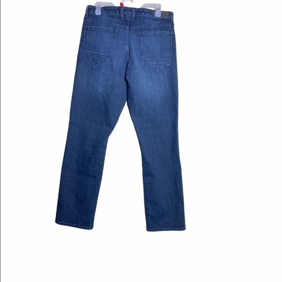 Kenneth Cole Straight Fit Hitete Jeans - Picture 2 of 6